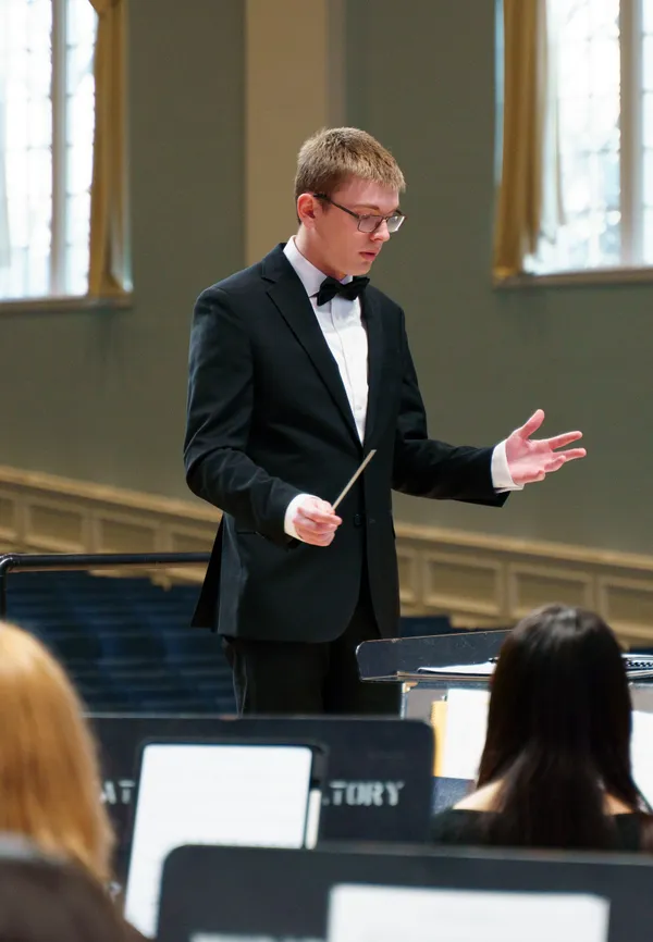 Henrik Gruett conducting